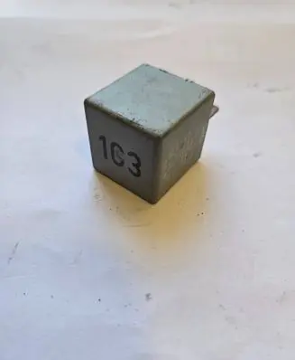Volkswagen PASSAT B4 Other relay 357911253 50237003