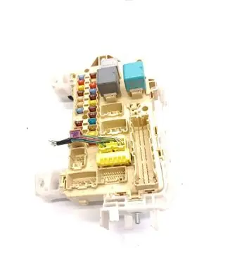 Toyota Corolla Verso AR10 Fuse module 892210F010 4001742189 06051120375102