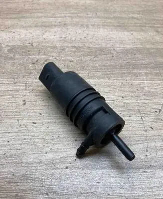 BMW X3 F25 Windscreen/windshield washer pump 8362154