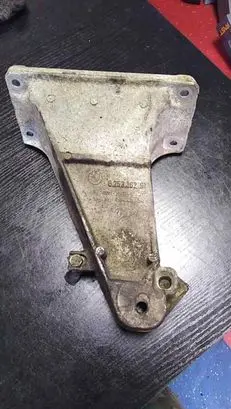 BMW 5 E39 Engine mounting bracket 6753362