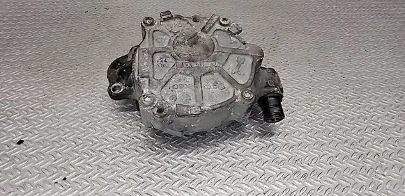 Volkswagen Transporter - Caravelle T5 Vacuum pump 03L145100