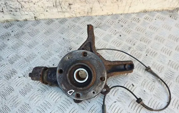 Front wheel hub
