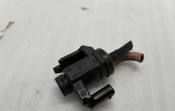 BMW 1 F20 F21 Vacuum valve 8570591