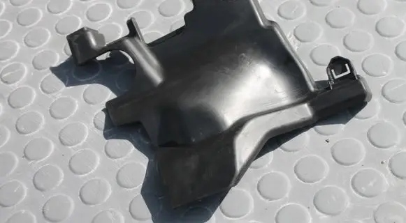 Suzuki Vitara (LY) Intercooler air channel guide 