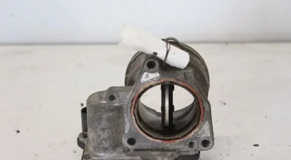 Volkswagen Golf V Throttle valve 03G128063G A2C53249824