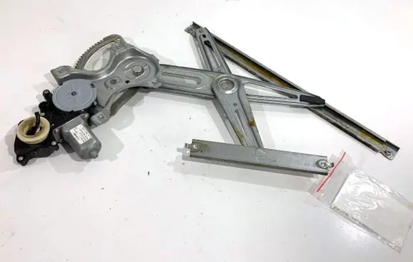Toyota Yaris Front door window regulator with motor 857020F010