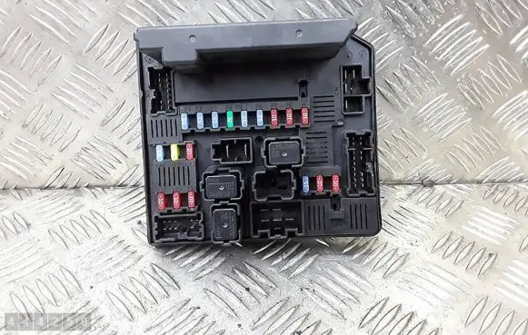 Nissan Qashqai Fuse module 519228324 1017224354