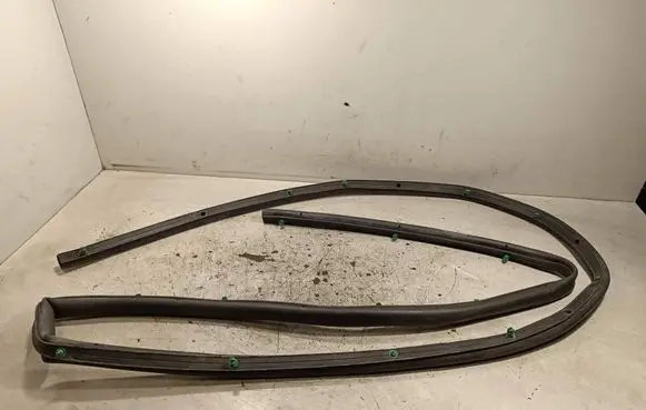 Jeep Grand Cherokee Engine compartment rubber 