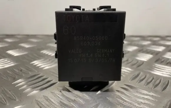 Toyota Avensis T270 Window wiper relay 8594005060