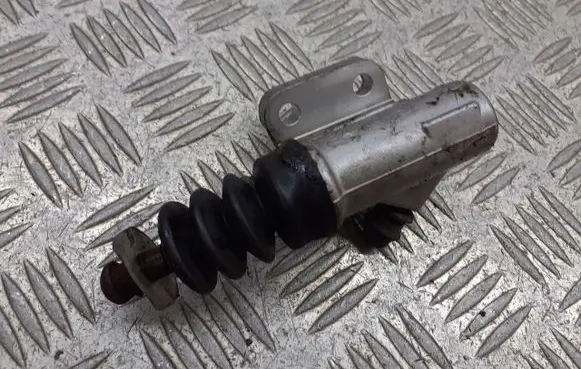 Honda FR-V Clutch slave cylinder 