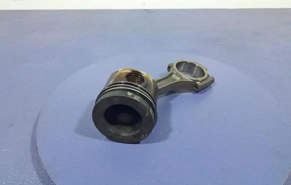 Volkswagen PASSAT B6 Piston 