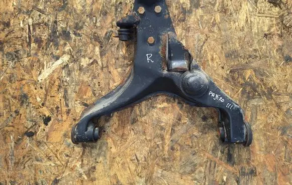 Mitsubishi Pajero Front lower control arm/wishbone