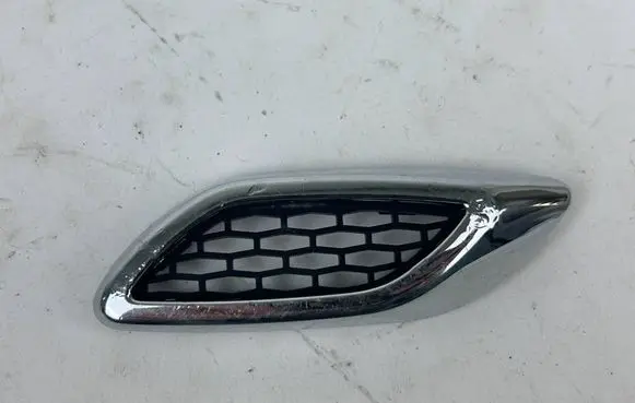 Maserati Levante Fender grill 670040331