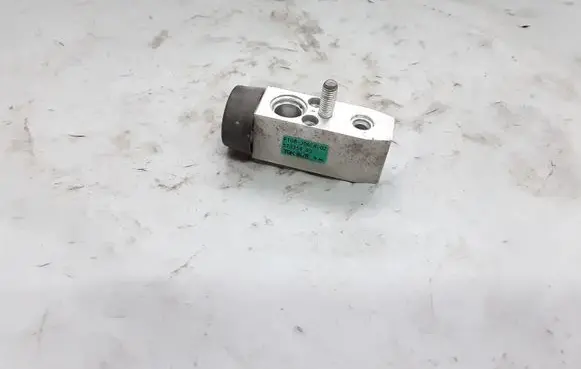 KIA Sorento Air conditioning (A/C) expansion valve F108JD6LA02 52335990