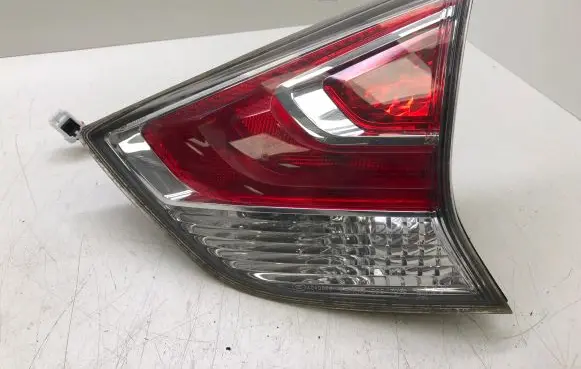 Nissan X-Trail T32 Tailgate rear/tail lights