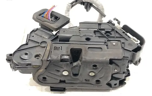 Skoda Fabia Mk3 (NJ) Front door lock 5TB837015A