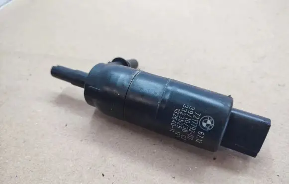 BMW 5 GT F07 Windscreen/windshield washer pump 7217792
