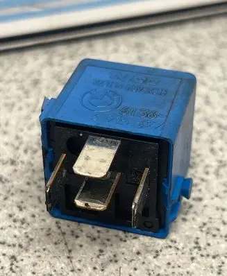 BMW 5 E39 Other relay 6915327
