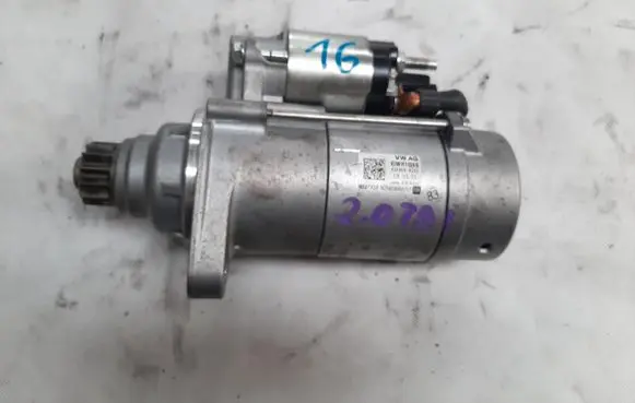 Volkswagen Golf VII Starter motor 02M911024B