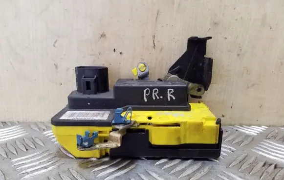Volvo XC90 Front door lock 30663043