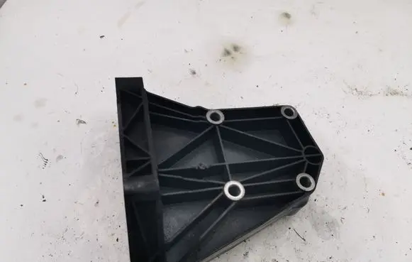 BMW X3 E83 A/C compressor mount bracket 6455779220203 779220203