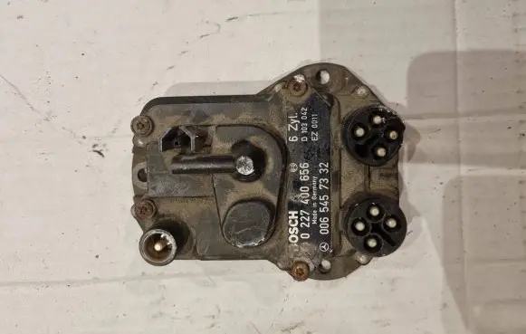 Mercedes-Benz E W124 Ignition amplifier control unit 0227400656