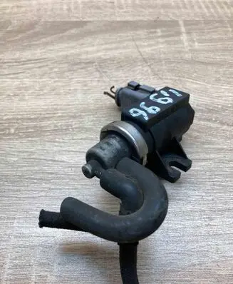 Audi A6 S6 C5 4B Turbo solenoid valve 8E0906627