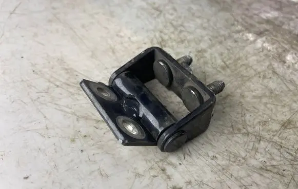 Mitsubishi Pajero Sport I Tailgate/trunk/boot hinge