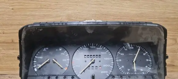 Volkswagen PASSAT B4 Speedometer (instrument cluster) 357919033GP 110008471049 81117657