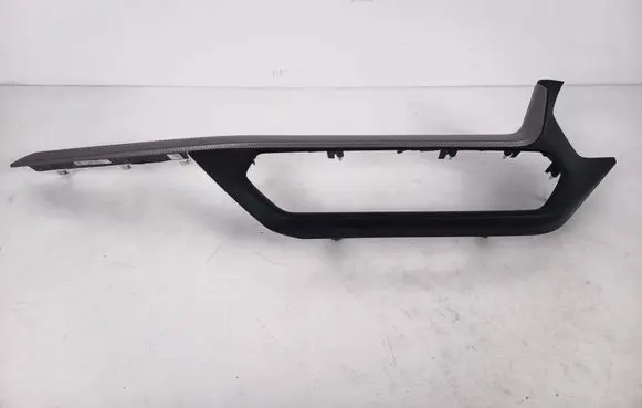BMW 1 F40 Dashboard glove box trim 6823310