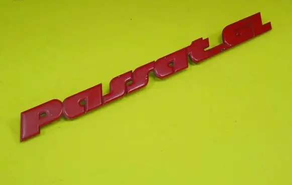 Volkswagen PASSAT B3 Manufacturers badge/model letters 357853687B