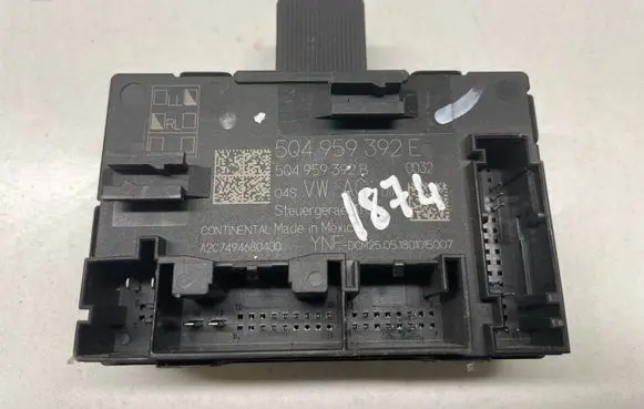 Volkswagen Tiguan Door control unit/module 5Q4959392E