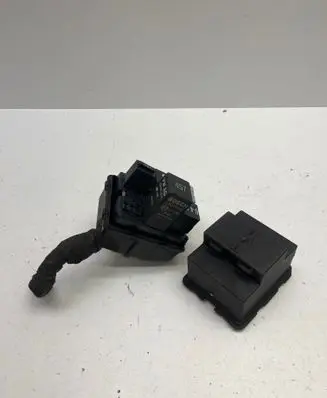 Volkswagen PASSAT B7 Glow plug pre-heat relay 038907281B 0281003032 7N0937311