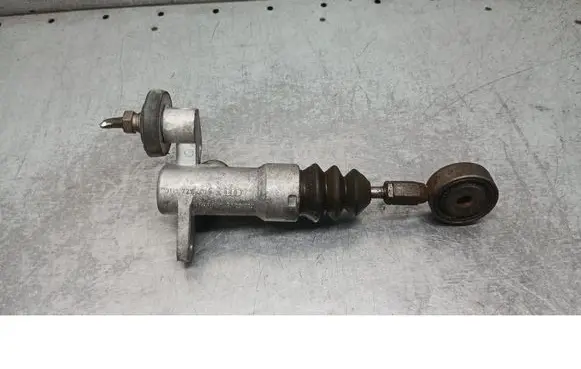 Volkswagen PASSAT B5 Clutch master cylinder 8D1721401