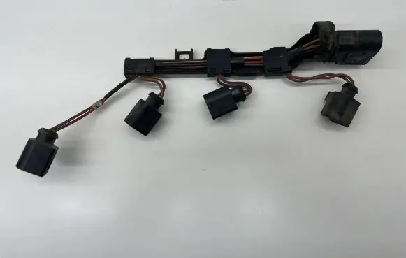 Volkswagen PASSAT B6 Fuel injector wires 06F971824D