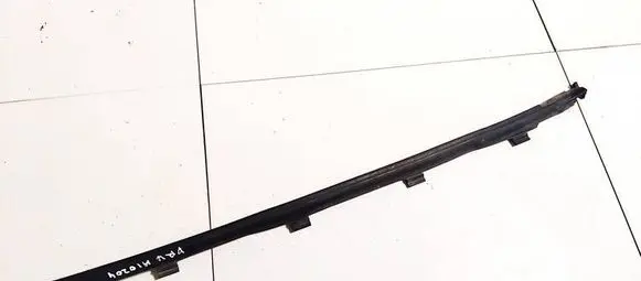 Volkswagen Polo IV 9N3 Windshield trim 