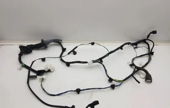 Mitsubishi L200 Front door wiring loom 8512F060