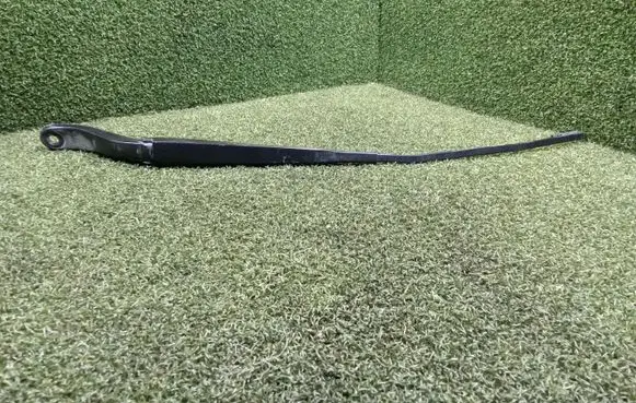 Front wiper blade arm