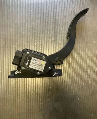 Hyundai Santa Fe Accelerator throttle pedal CGB0186A2B900