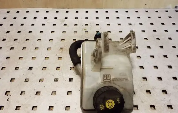 Brake fluid reservoir
