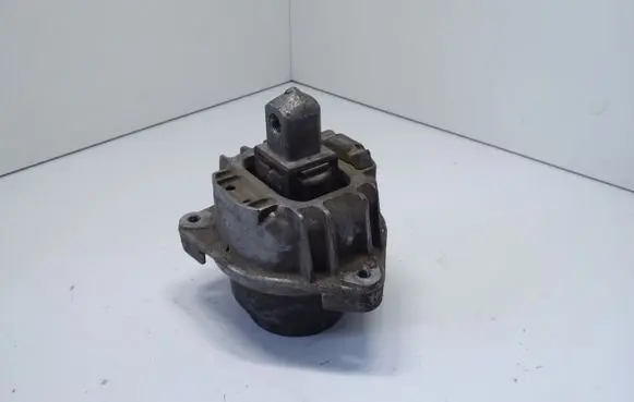 BMW 5 F10 F11 Engine mount bracket 22116775906 6775906