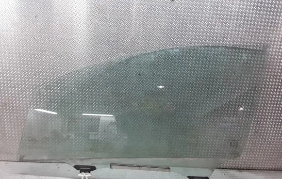 Toyota Auris 150 Front door window glass four-door
