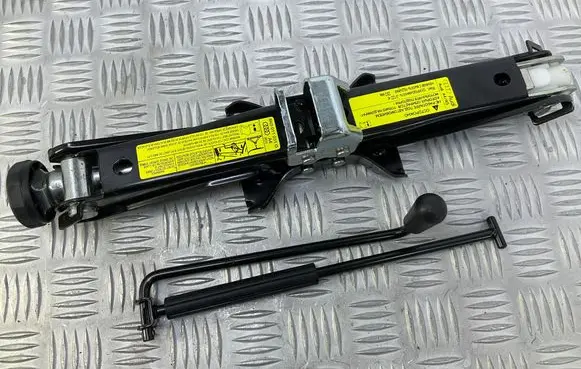 Audi A5 Sportback 8TA Lift Jack 8K0011031G 8K0011221