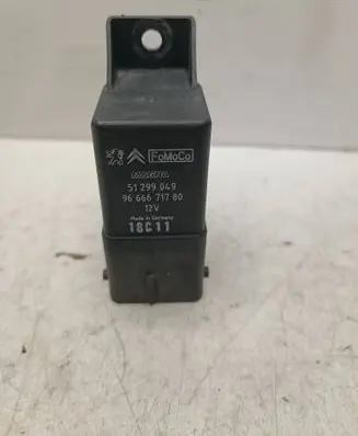 Citroen DS4 Glow plug pre-heat relay 9666671780 18C11 51299049