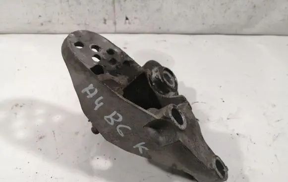 Audi A4 S4 B6 8E 8H Engine mounting bracket 8E0199351