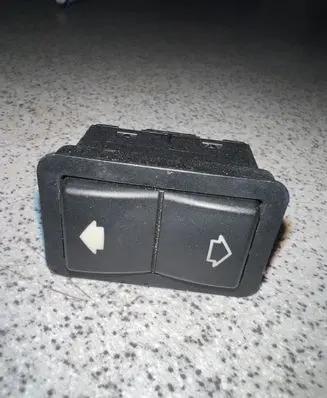 BMW 5 E39 Electric window control switch 8368974