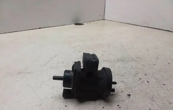 Mercedes-Benz C W203 Turbo solenoid valve 0005450527