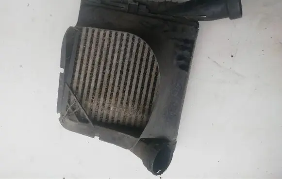 Volkswagen Touareg I Intercooler radiator 7L0117339