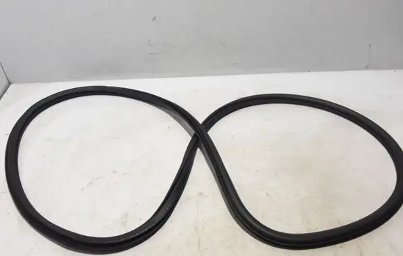 Volvo S90, V90 Front door rubber seal 31689002
