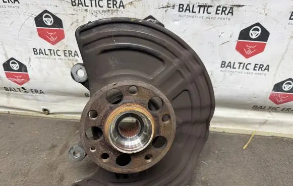 Mercedes-Benz B W246 W242 Front wheel hub A2464210720